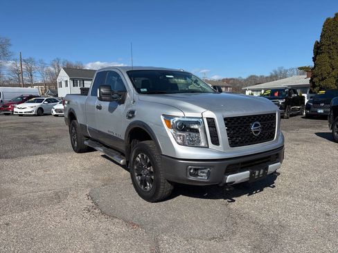 Used 2017 Nissan Titan PRO-4X image 3