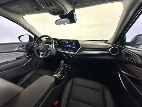 Used 2025 Chevrolet Trax ACTIV w/ Sunroof Package FWD image 2
