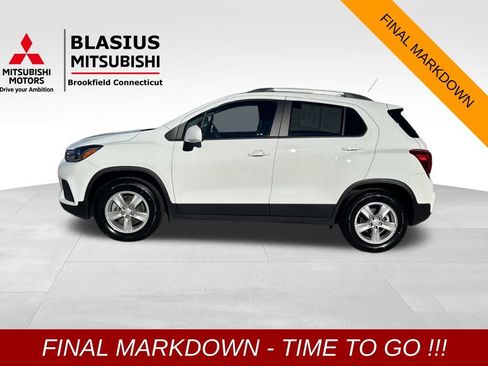 Used 2022 Chevrolet Trax LT w/ LT Convenience Package image 5