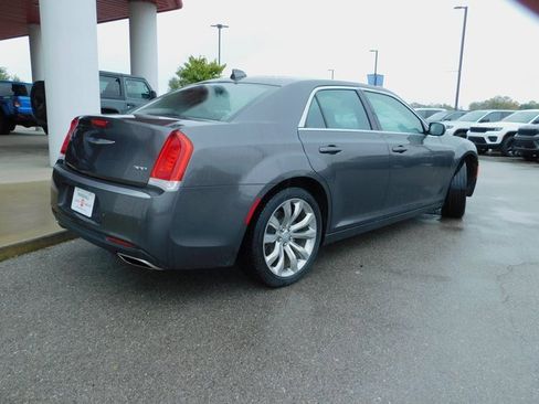 Used 2021 Chrysler 300 Touring L image 8