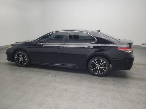 Used 2019 Toyota Camry SE image 3
