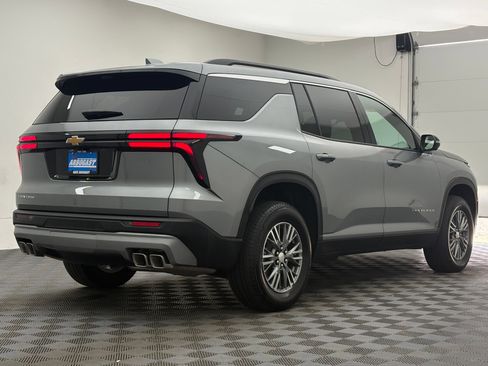 Used 2026 Chevrolet Traverse LT w/ Driver Confidence Package FWD image 8