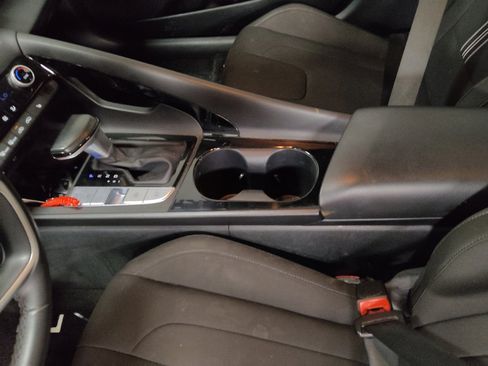 Used 2025 Hyundai Elantra SEL FWD image 26