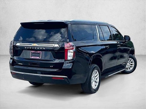 Used 2024 Chevrolet Suburban LT w/ Luxury Package RWD image 2