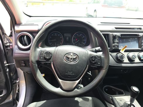 Used 2017 Toyota RAV4 LE FWD image 11