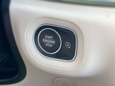 Used 2024 Mercedes-Benz GLE 450 4MATIC image 36