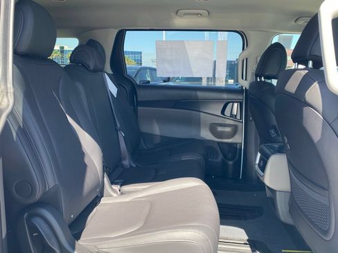 New 2026 Kia Carnival LXS FWD image 23
