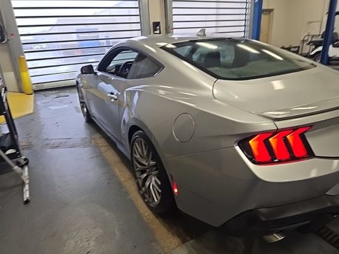 Used 2025 Ford Mustang Premium RWD image 4