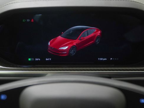 Used 2021 Tesla Model S Plaid image 24