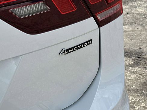 Used 2023 Volkswagen Tiguan SE w/ Panoramic Sunroof Package image 13