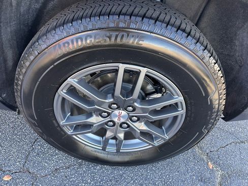 Used 2025 GMC Acadia Elevation image 27