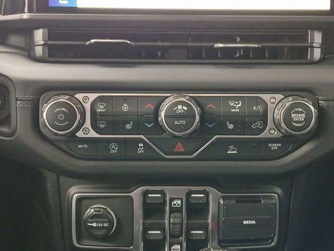 New 2026 Jeep Gladiator Sport AWD/4WD image 4