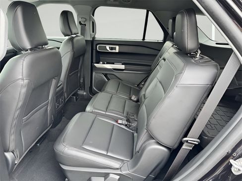 Used 2023 Ford Explorer XLT w/ Equipment Group 202A image 30