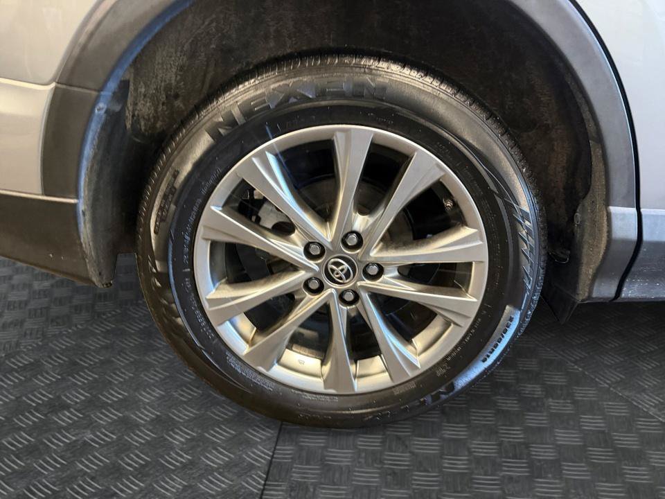 Certified 2017 Toyota RAV4 Limited w/ Carpet Mat Package AWD/4WD image 27