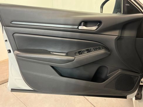 Used 2024 Nissan Altima 2.5 SV image 15