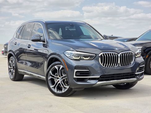 Used 2022 BMW X5 sDrive40i w/ Premium Package RWD image 3