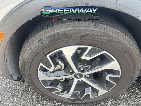 Used 2024 Kia Sportage EX FWD image 2