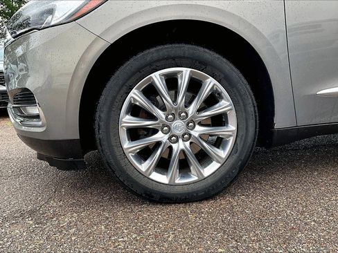 Used 2018 Buick Enclave Essence w/ Trailering Package AWD/4WD image 2