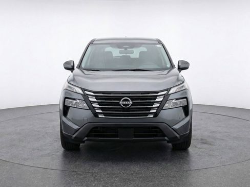 Used 2025 Nissan Rogue SV image 2