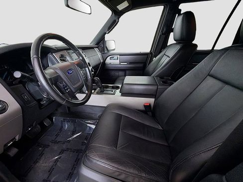 Used 2017 Ford Expedition XLT w/ Equipment Group 201A AWD/4WD image 17