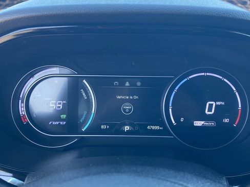 Used 2020 Kia Niro EX image 29