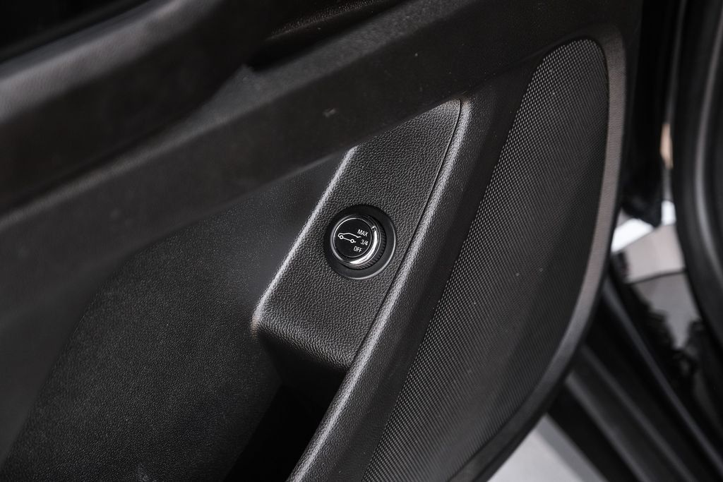 Used 2022 Chevrolet Traverse LT FWD image 46