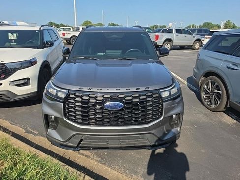 Used 2025 Ford Explorer ST-Line w/ Premium Package RWD image 2