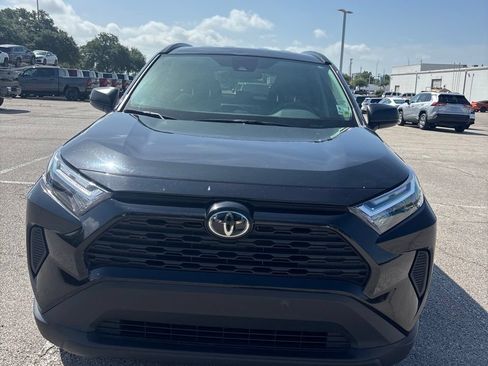 Used 2025 Toyota RAV4 LE AWD/4WD image 2