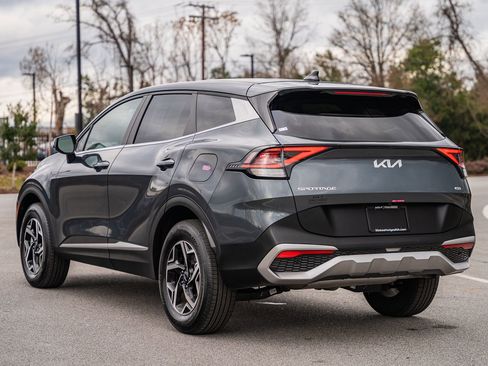 Used 2025 Kia Sportage LX image 5
