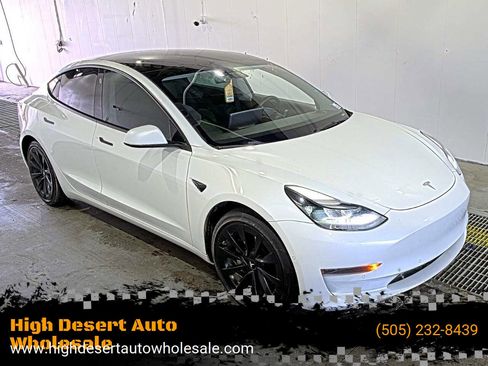 Used 2021 Tesla Model 3 Standard Range Plus image 1