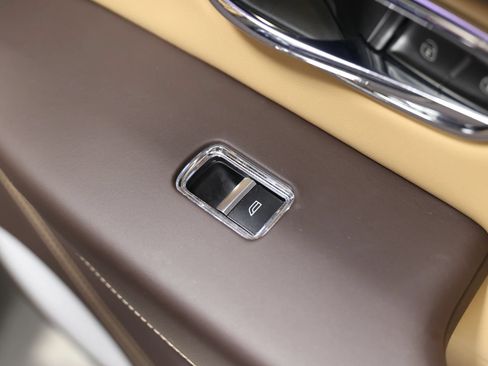 Used 2021 Bentley Bentayga AWD/4WD image 76