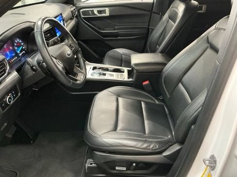 Used 2020 Ford Explorer XLT w/ Equipment Group 202A RWD image 13