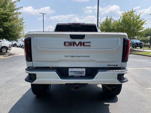 Used 2024 GMC Sierra 2500 AT4 w/ Technology Package AWD/4WD image 8