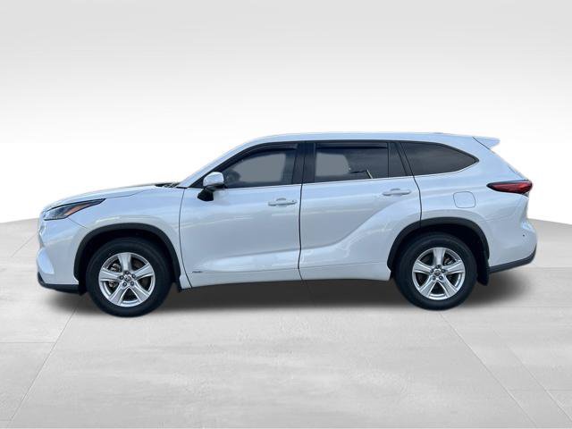 Used 2022 Toyota Highlander LE AWD/4WD image 5