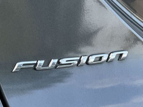 Used 2015 Ford Fusion SE w/ Equipment Group 201A FWD image 17