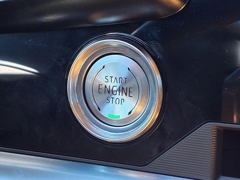 Used 2023 Chevrolet Corvette Stingray Premium Conv w/ Z51 Performance Package image 9