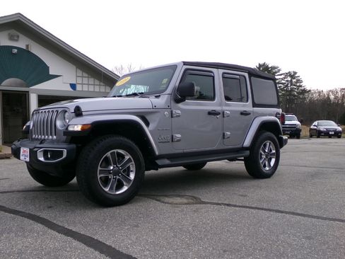 Used 2020 Jeep Wrangler Unlimited Sahara image 2