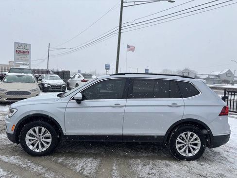 Used 2018 Volkswagen Tiguan SE w/ Panoramic Sunroof Package image 8