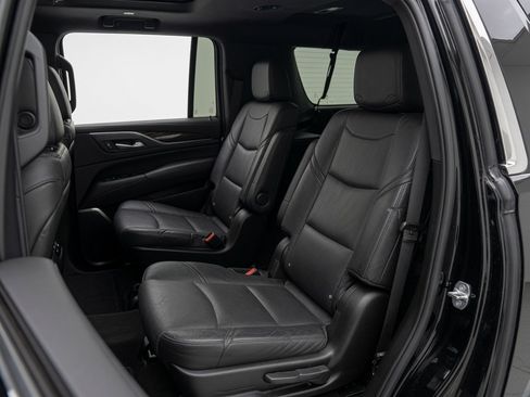 Used 2018 Cadillac Escalade ESV Luxury AWD/4WD image 5