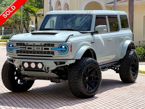 Used 2024 Ford Bronco Outer Banks AWD/4WD image 1