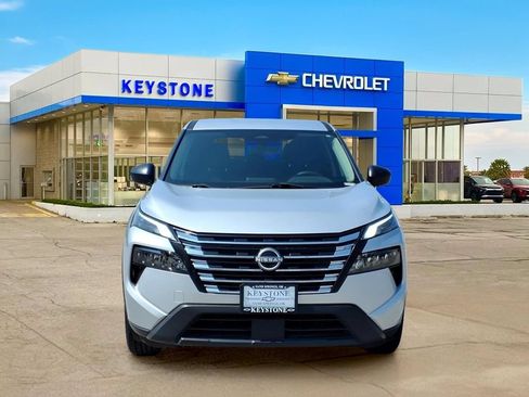 Used 2024 Nissan Rogue S FWD image 2