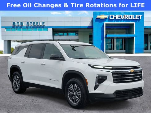 Used 2025 Chevrolet Traverse LT image 1