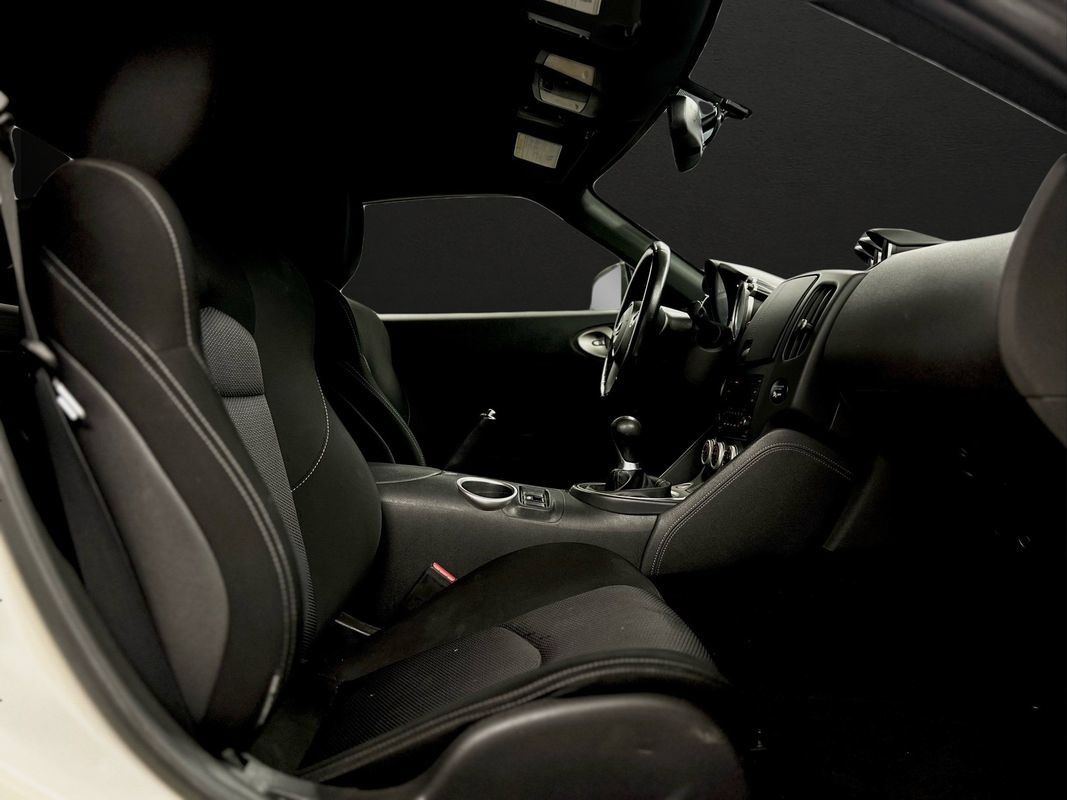 Used 2020 Nissan 370Z Coupe RWD image 21