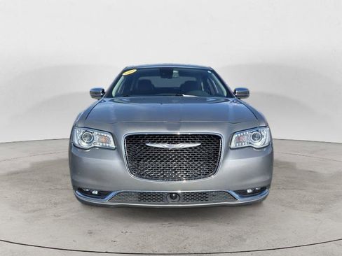 Used 2018 Chrysler 300 Limited w/ Safetytec Plus Group image 8