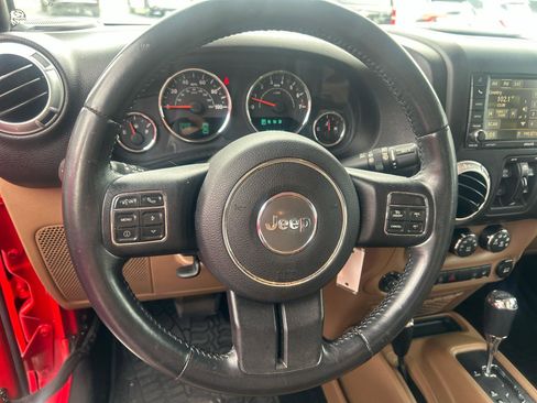 Used 2015 Jeep Wrangler Unlimited Sahara w/ Connectivity Group AWD/4WD image 14
