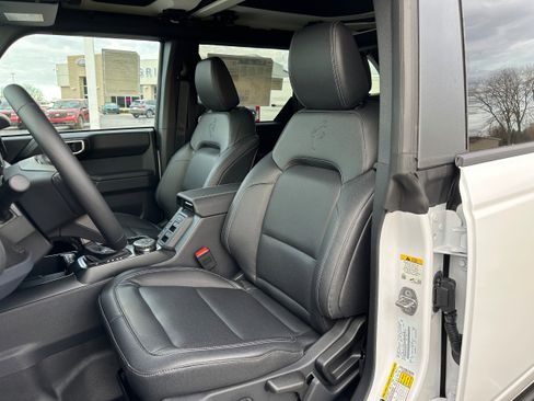 New 2025 Ford Bronco Badlands w/ Sasquatch Package AWD/4WD image 8