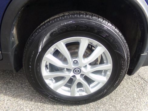 Used 2018 Nissan Rogue SV w/ Premium Package image 15