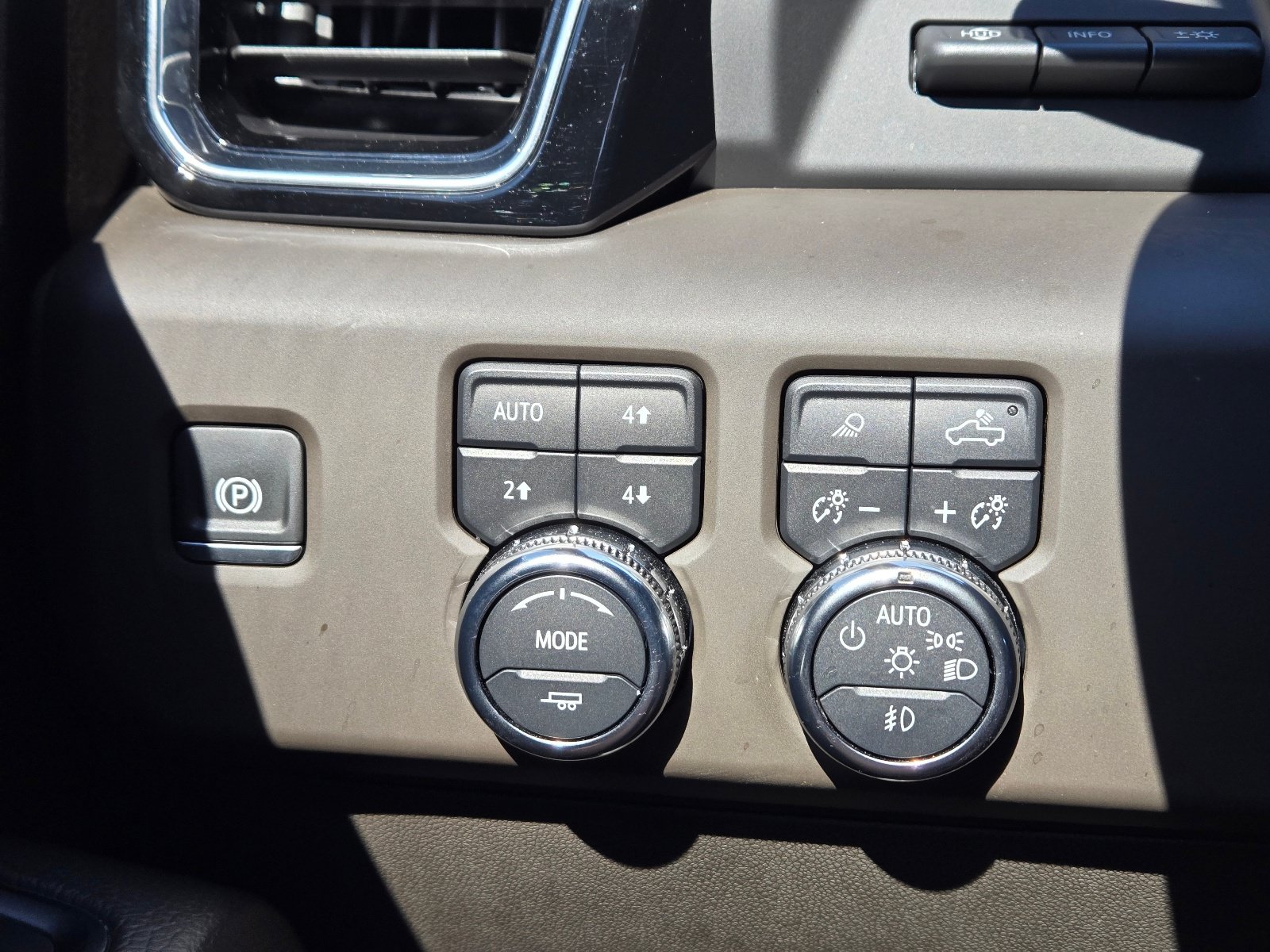 Used 2025 GMC Sierra 2500 Denali w/ Denali Reserve Package AWD/4WD image 23
