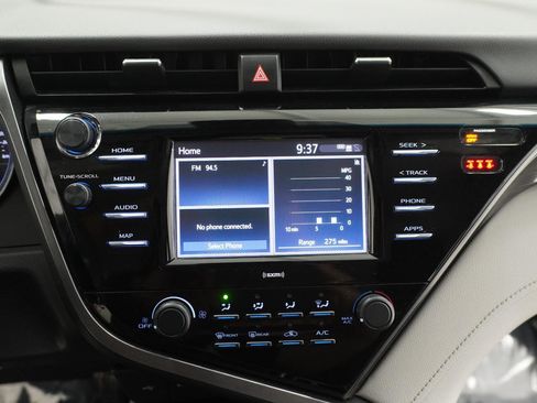 Used 2020 Toyota Camry LE image 22