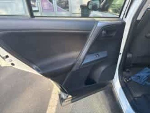 Used 2018 Toyota RAV4 LE image 13